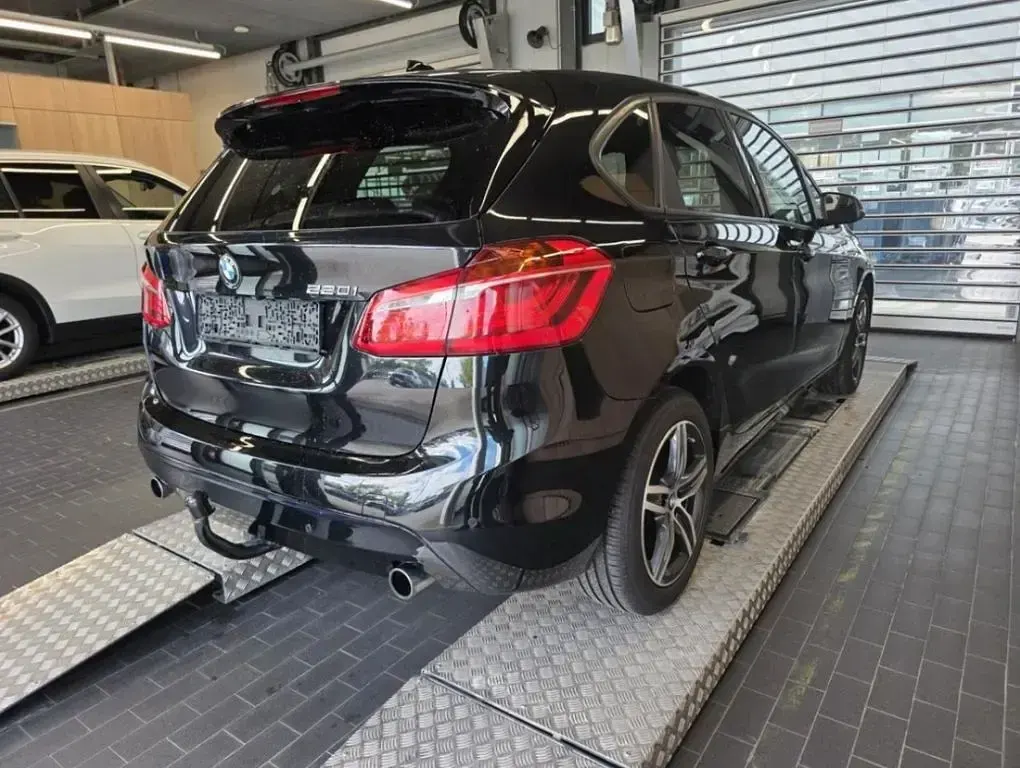 Gebraucht BMW 220 Sport Line 192 PS (141 kW) 2018 Schwarz Kombi