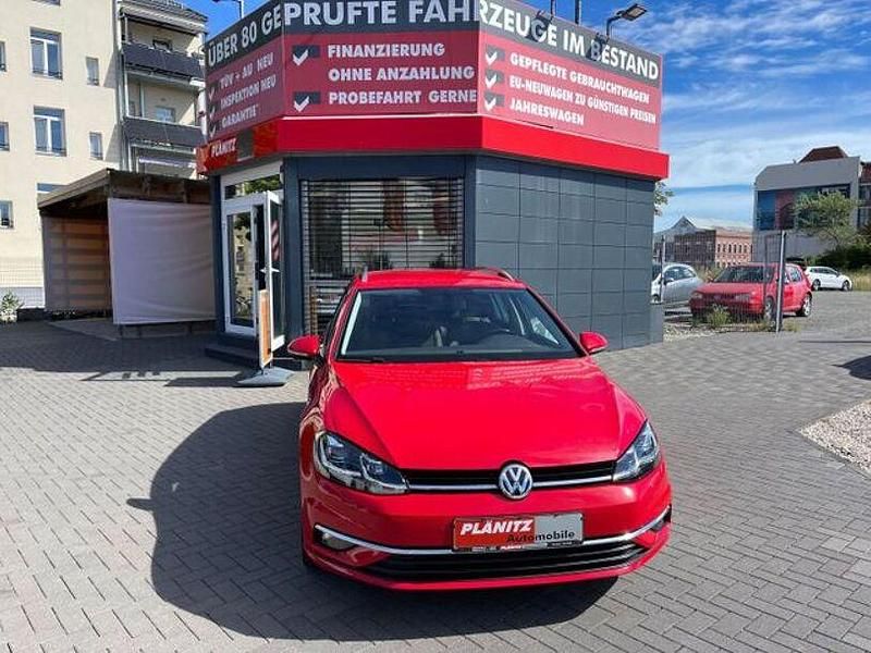 Rot Gebraucht 2018 VW Golf VII Highline Kombi | 16.799 € (Fairer Preis) - Bild 1/4