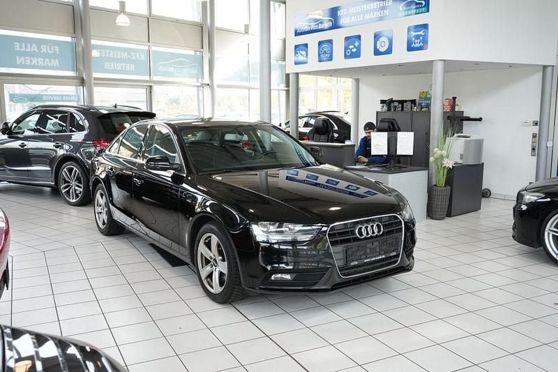 Schwarz Gebraucht 2012 Audi A4 Ambiente Limousine | 8.900 € (Guter Preis) - Bild 1/4