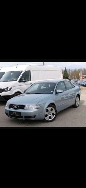 Blau Gebraucht 2004 Audi A4 Limousine | 4.750 € (Teuer) - Bild 1/4