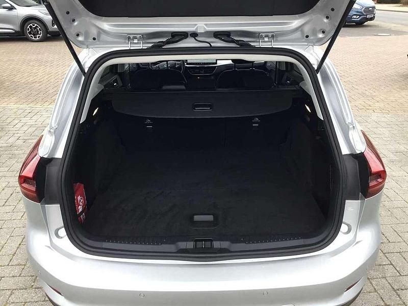 Gebraucht Ford Focus Titanium 116 PS (85 kW) 2023 Silber (moondust silver met.) Kombi
