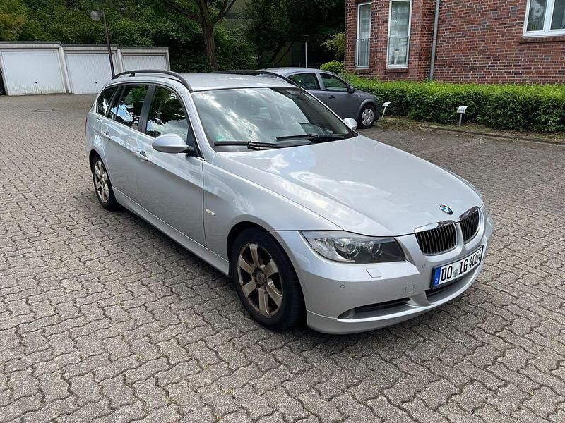 Silber Gebraucht 2005 BMW 325 Performance Kombi | 5.999 € (Fairer Preis) - Bild 1/4