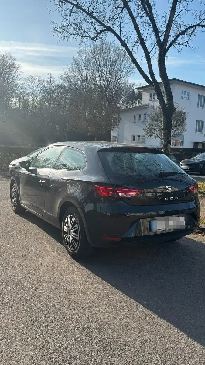 Używany Seat Leon 110 KM (80 kW) 2017 Czarny Sedan/Limuzyna