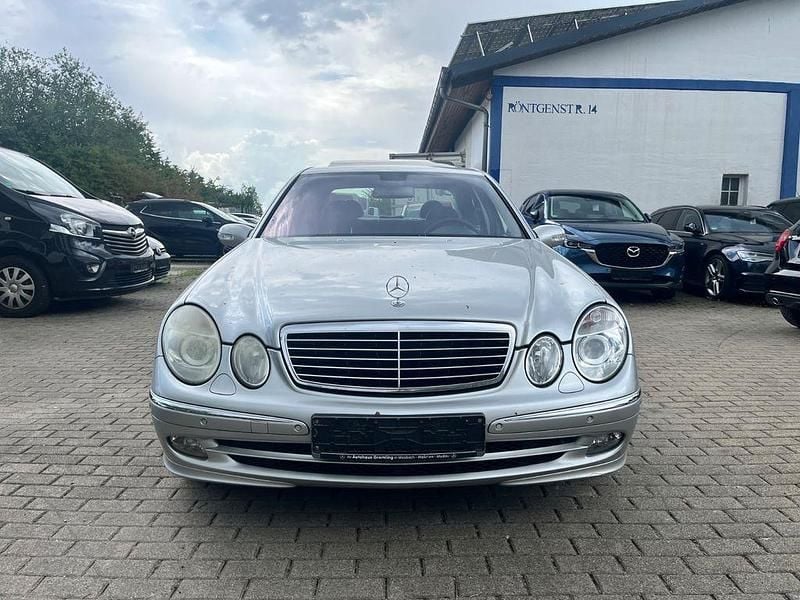 Gebraucht Mercedes E240 Avantgarde 177 PS (130 kW) 2004 Silber Limousine