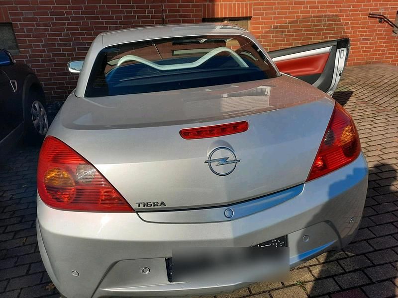 Grün Gebraucht 2007 Opel Tigra Cabrio | 1.000 € (Superpreis) - Bild 1/3