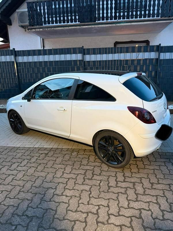 Gebraucht Opel Corsa Color Edition 101 PS (74 kW) 2011 Weiß Kleinwagen