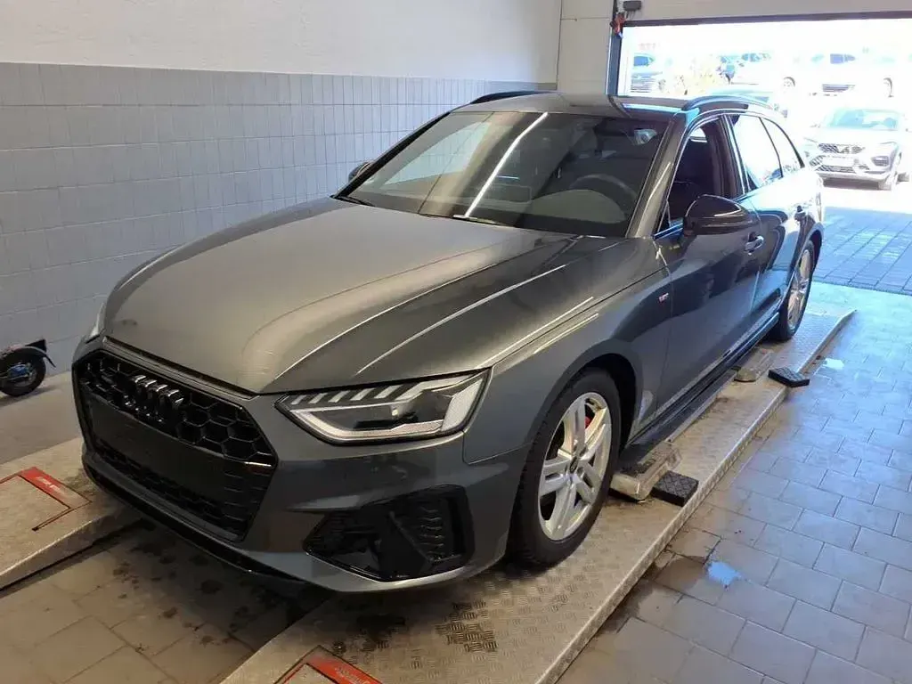 Gebraucht Audi A4 S-Line 204 PS (150 kW) 2023 Grau Kombi