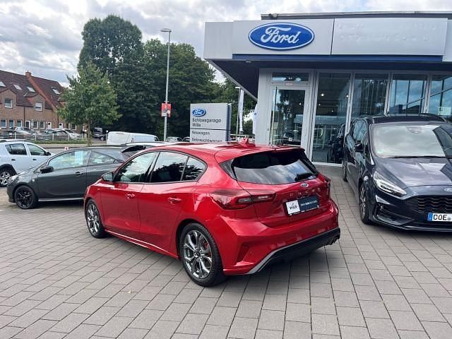 Gebraucht Ford Focus ST-Line X 116 PS (85 kW) 2024 Rot Limousine