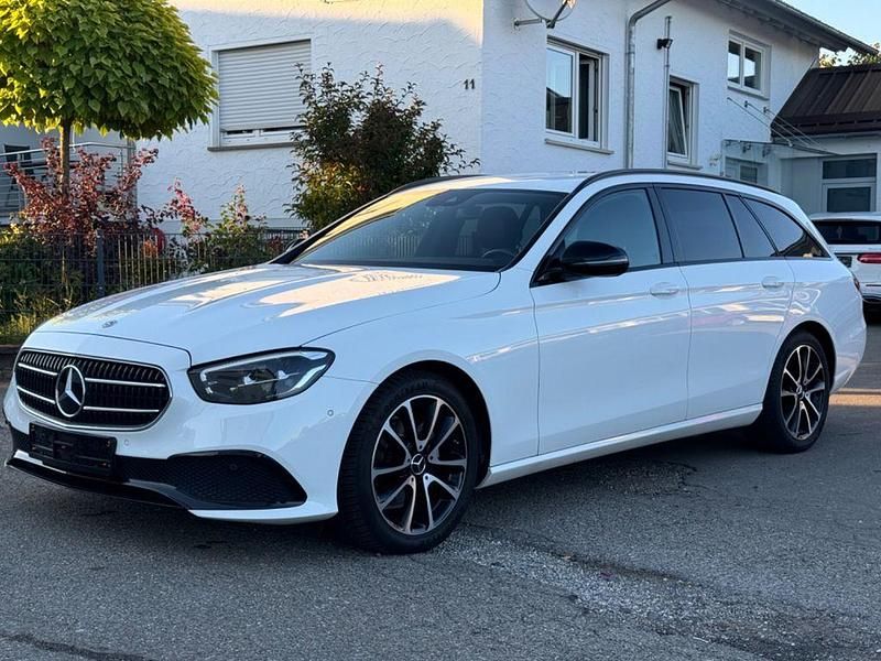 Weiß Gebraucht 2021 Mercedes E200 Kombi | 30.990 € (Guter Preis) - Bild 1/4
