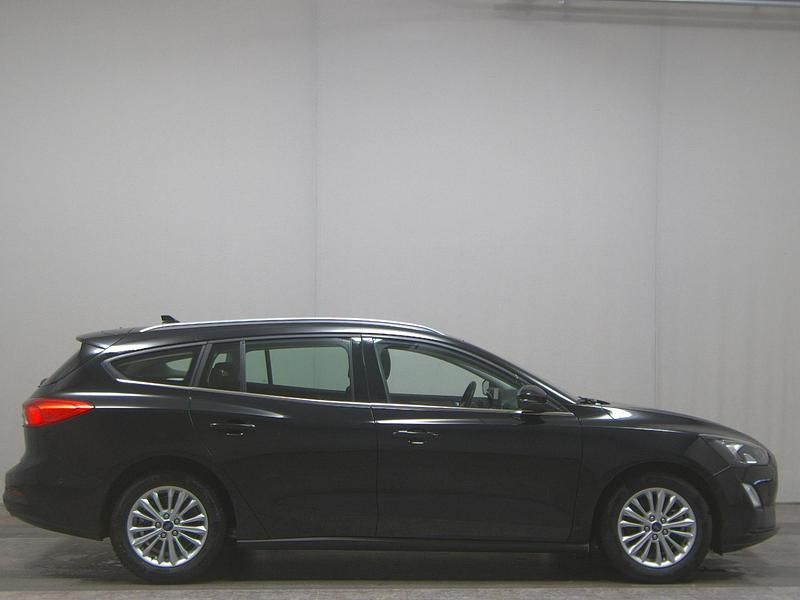 Schwarz Gebraucht 2021 Ford Focus Titanium | 15.480 € (Superpreis) - Bild 1/4