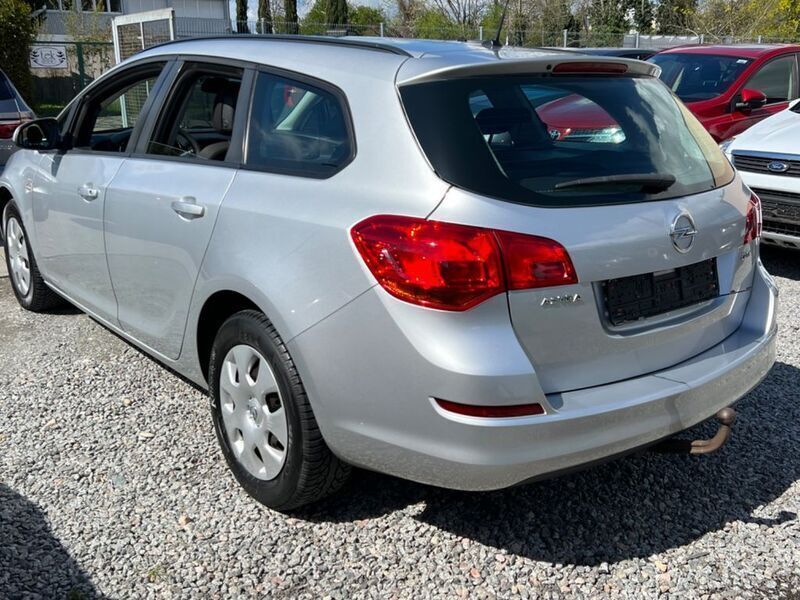 Gebraucht Opel Astra Selection 110 PS (80 kW) 2011 Silber Kombi