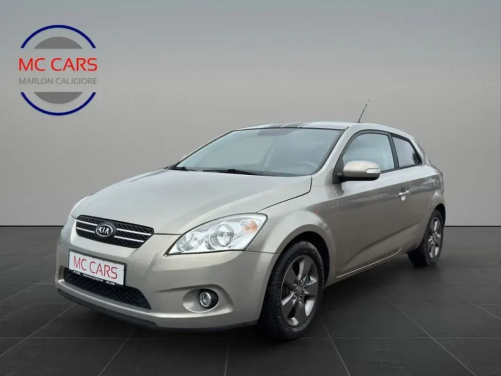 Gebraucht Kia Ceed 126 PS (92 kW) 2010 Silber Kleinwagen