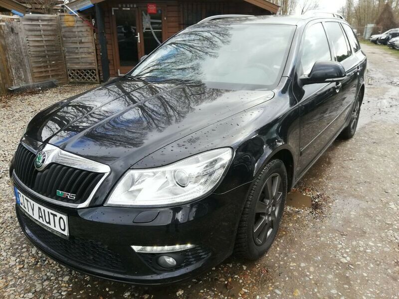 Schwarz Gebraucht 2010 Skoda Octavia RS Kombi | 6.370 € (Guter Preis) - Bild 1/4