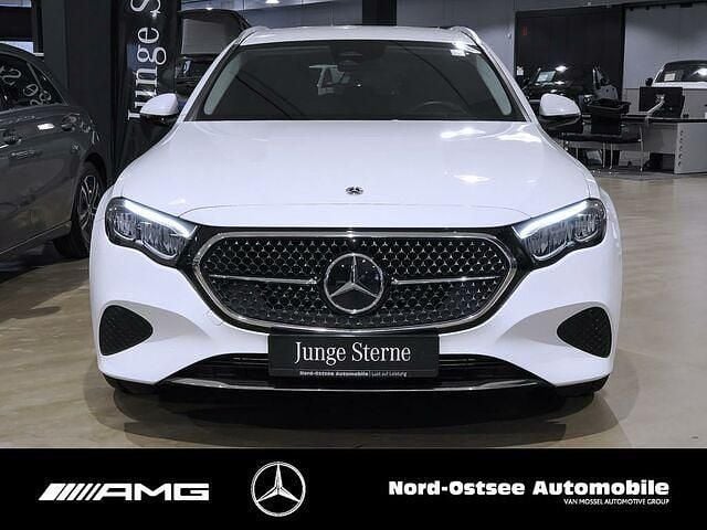 Gebraucht Mercedes E200 Avantgarde 204 PS (150 kW) 2023 Andere farbe Kombi