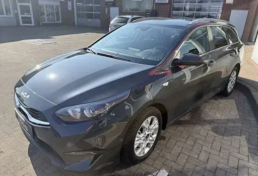 Neu Kia Ceed Sportswagon Vision 150 PS (110 kW) 2025 Dunkel grau metallic Kombi
