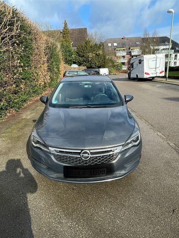 Grau Gebraucht 2016 Opel Astra Innovation Limousine | 6.000 € (Superpreis) - Bild 1/4