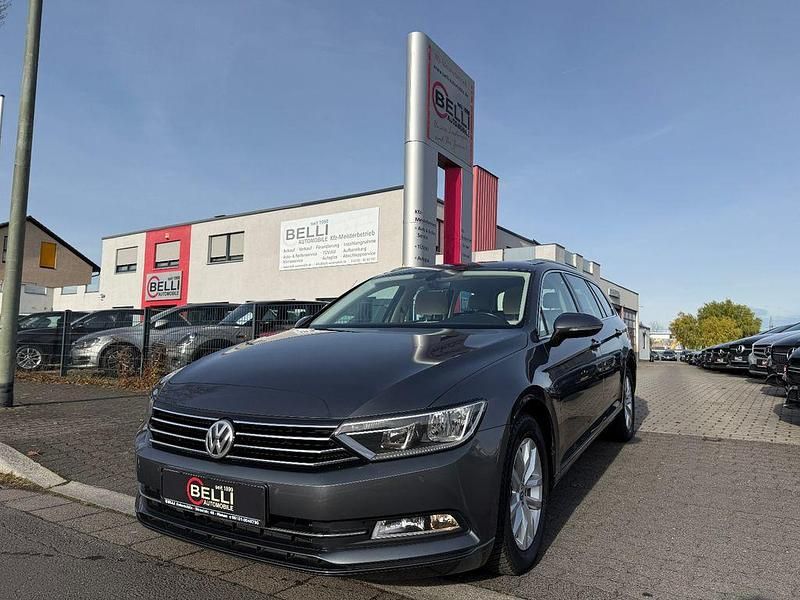 Grau Gebraucht 2016 VW Passat Comfortline Limousine | 15.950 € (Fairer Preis) - Bild 1/4