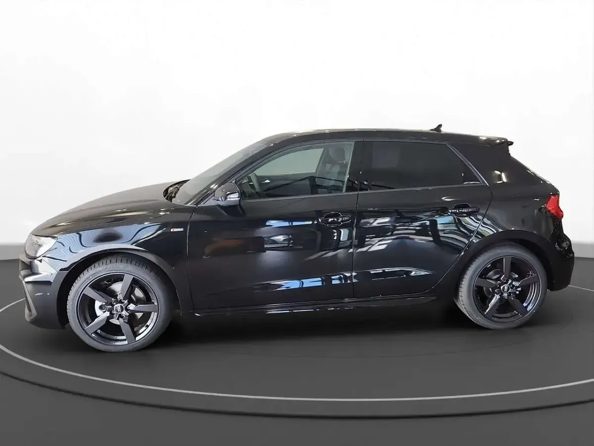 Neu Audi A1 S-Line 150 PS (110 kW) 2026 Mythosschwarz metallic SUV
