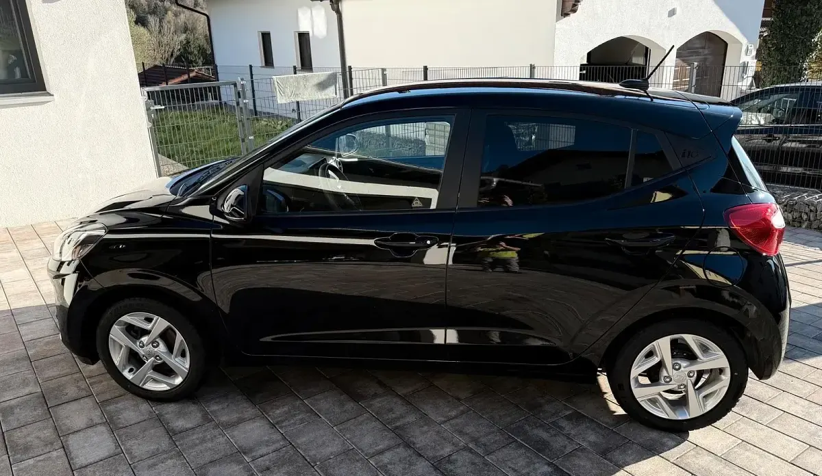 Gebraucht Hyundai i10 67 PS (49 kW) 2023 Schwarz Kleinwagen