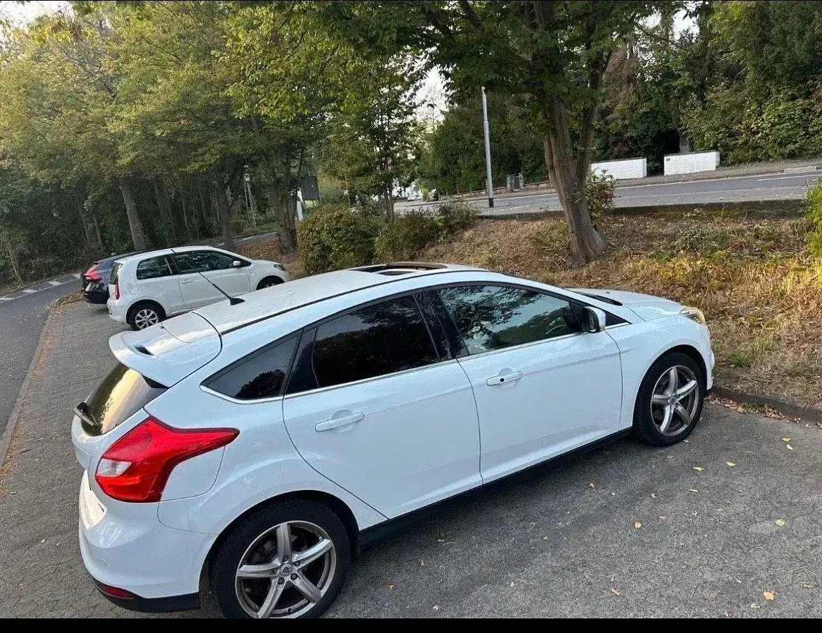 Używany Ford Focus Titanium 150 KM (110 kW) 2011 Biały Sedan/Limuzyna