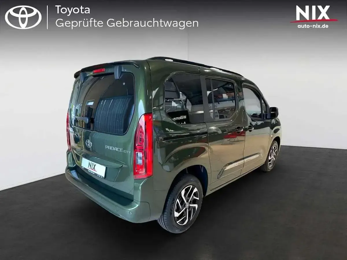 Neu Toyota Proace Verso City 110 PS (80 kW) 2026 Backpacker chaki Kombi