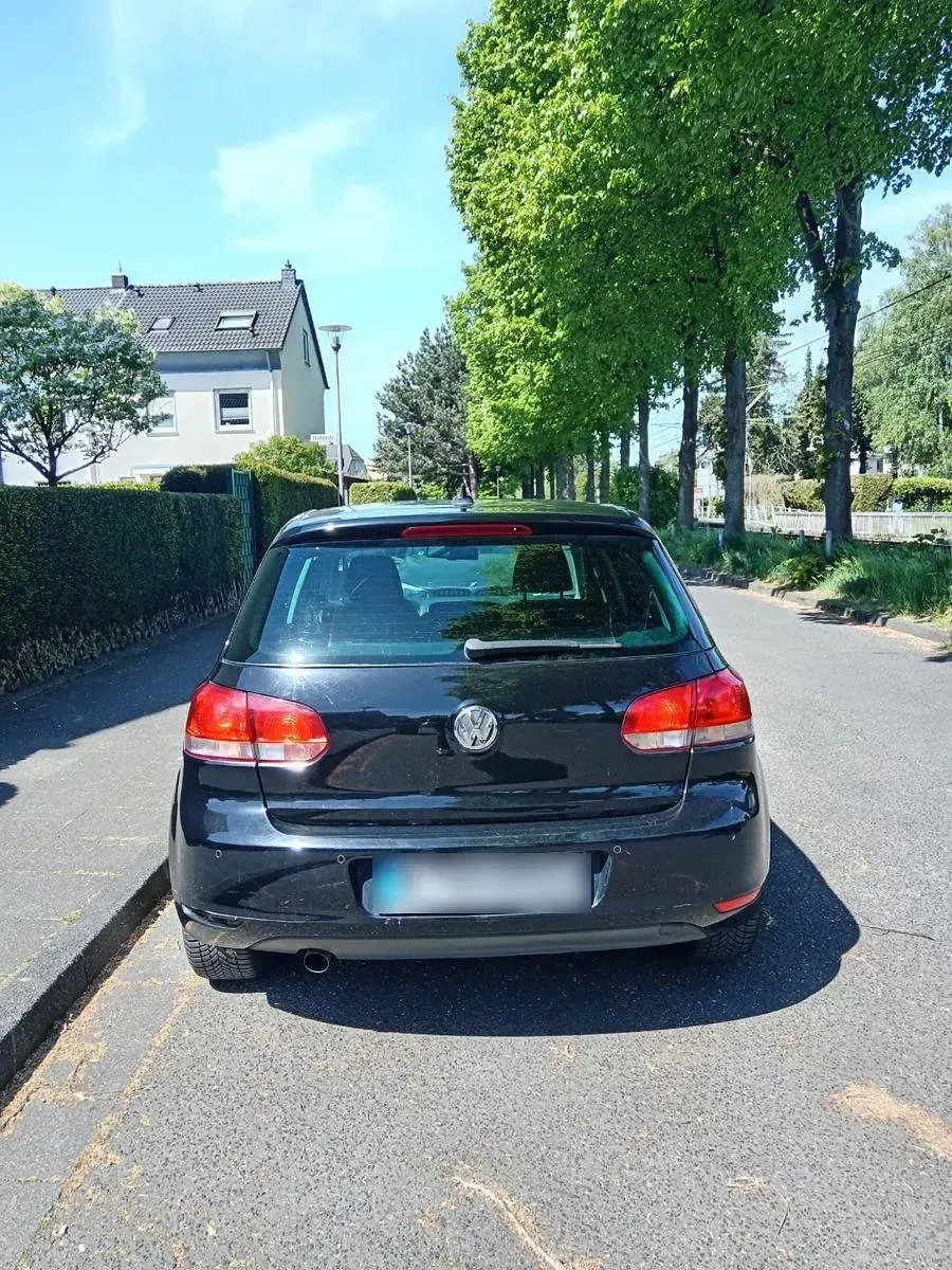 Second-hand VW Golf VI 105 CP (77 kW) 2010 Negru Hatchback