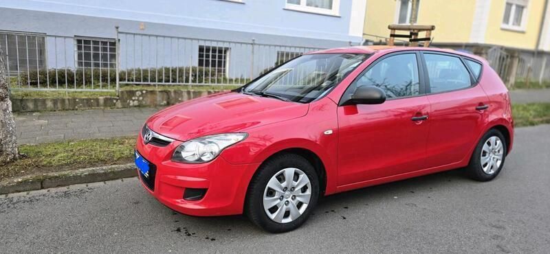 Rot Gebraucht 2010 Hyundai i30 Kombi | 2.850 € (Guter Preis) - Bild 1/4