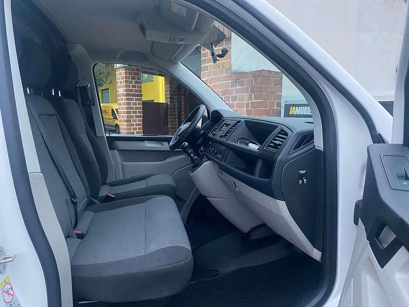 Gebraucht VW Transporter 102 PS (75 kW) 2018 Candyweiß Van