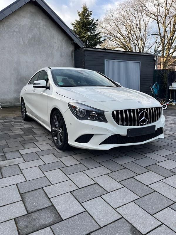 Weiß Gebraucht 2016 Mercedes CLA200 Urban Coupé | 14.500 € (Guter Preis) - Bild 1/4