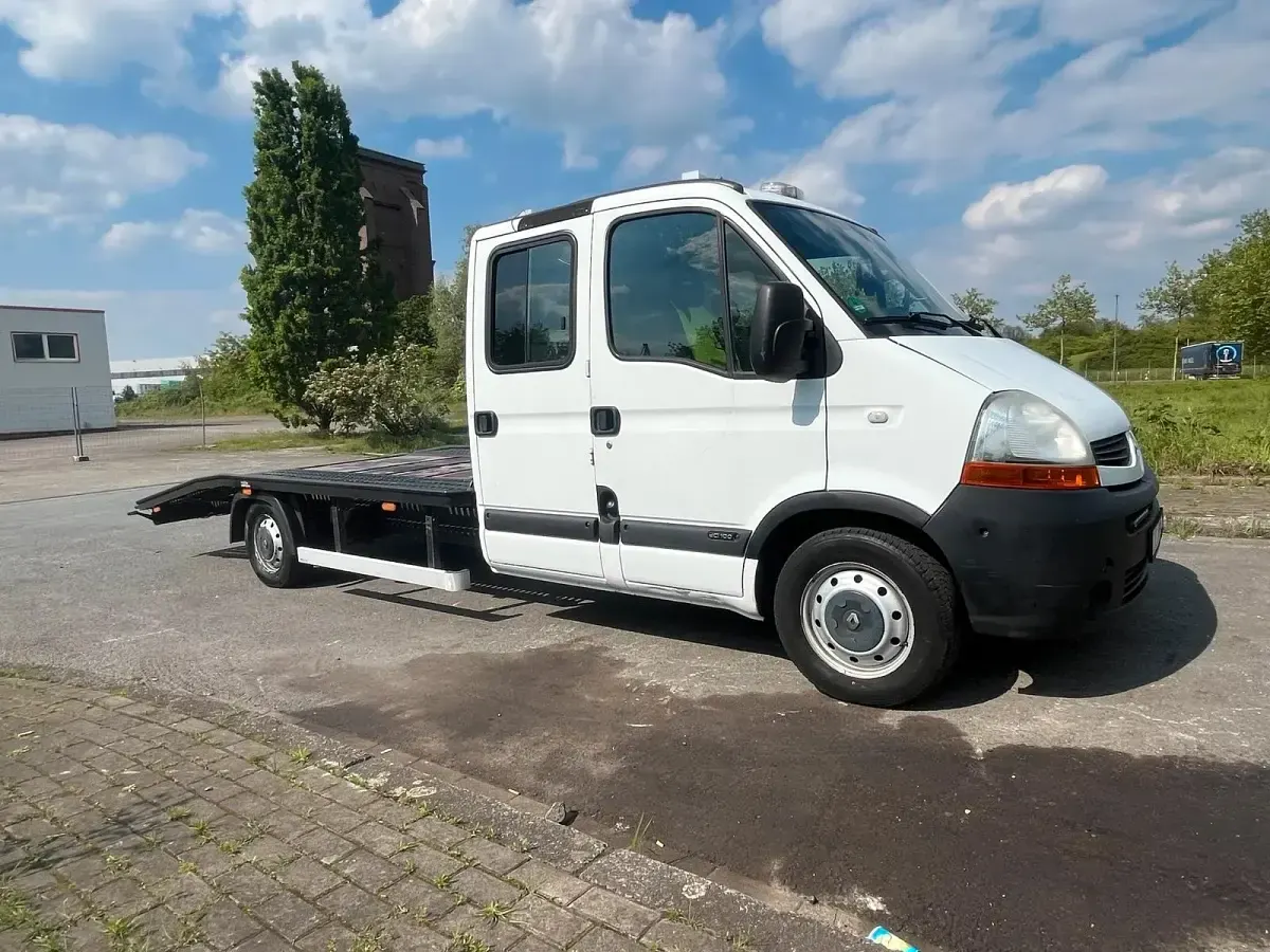 Używany Renault Master 101 KM (74 kW) 2008 Biały Sedan/Limuzyna