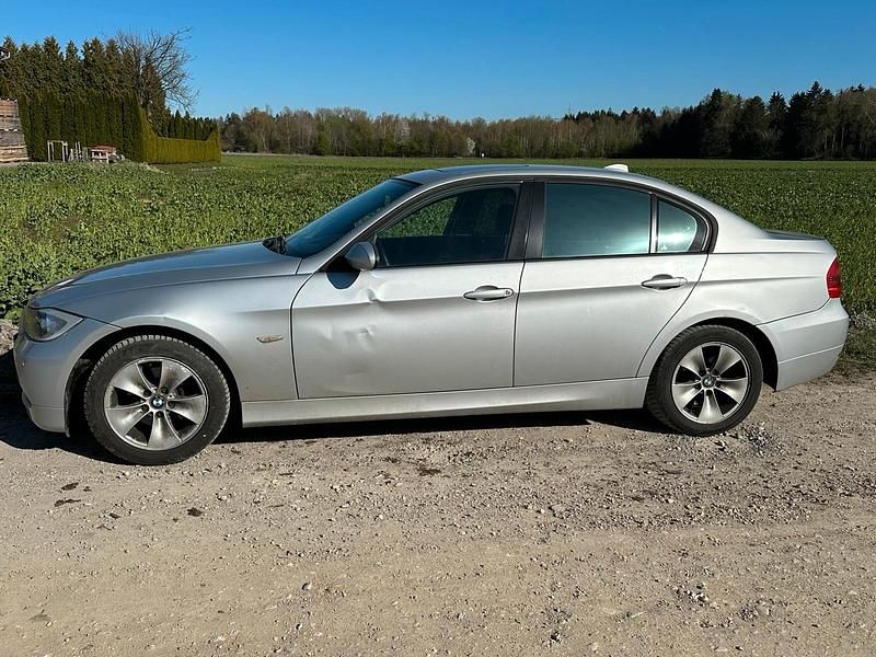 Gebraucht BMW 318 129 PS (94 kW) 2006 Silber Limousine