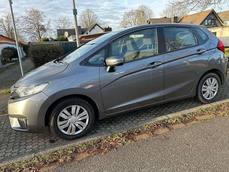 Gebraucht Honda Jazz Trend 102 PS (75 kW) 2017 Grau Kleinwagen