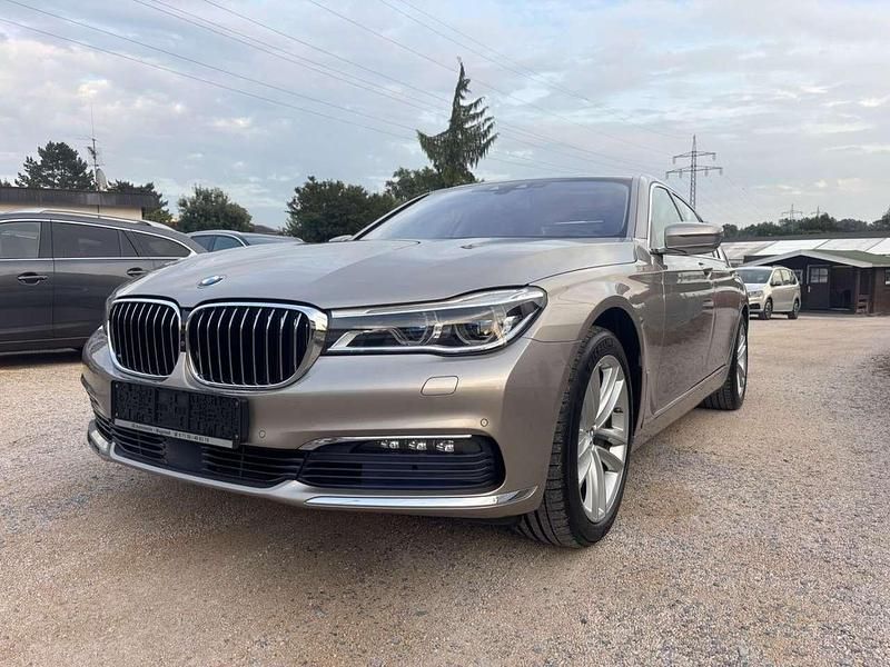 Kaschmirsilber Gebraucht 2016 BMW 750 Limousine | 32.900 € (Guter Preis) - Bild 1/4