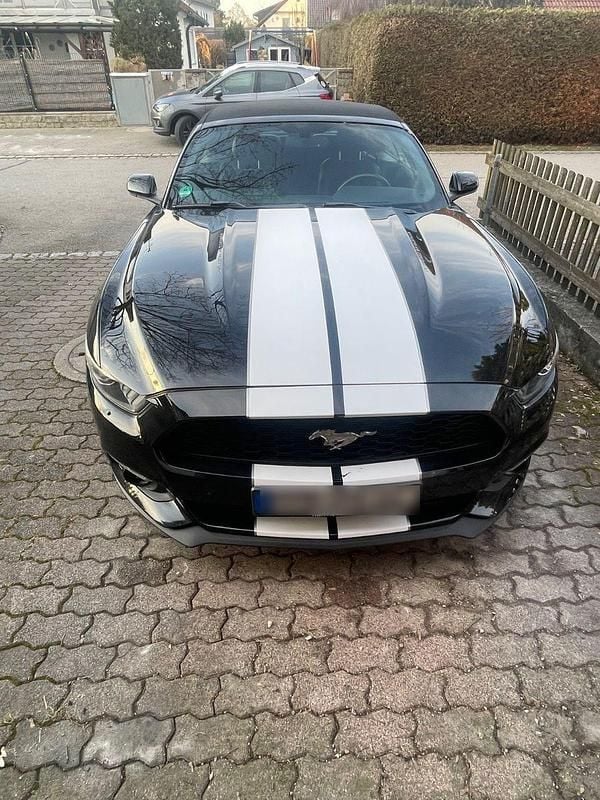 Second-hand Ford Mustang 317 CP (233 kW) 2015 Negru Cabrio