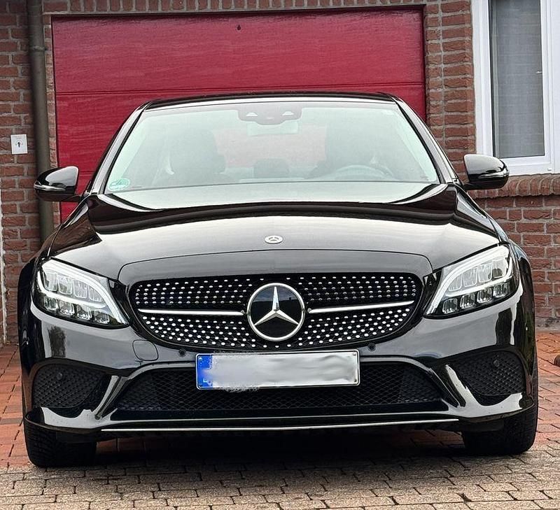 Schwarz Gebraucht 2019 Mercedes C300 Limousine | 22.900 € (Superpreis) - Bild 1/4
