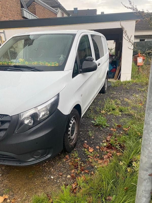 Weiß Gebraucht 2017 Mercedes Vito Van / Kleinbus | 12.500 € (Superpreis) - Bild 1/4