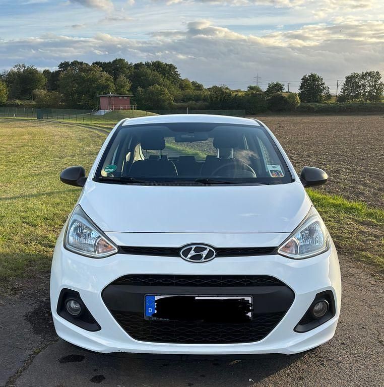 Weiß Gebraucht 2015 Hyundai i10 Kleinwagen | 5.100 € (Fairer Preis) - Bild 1/4