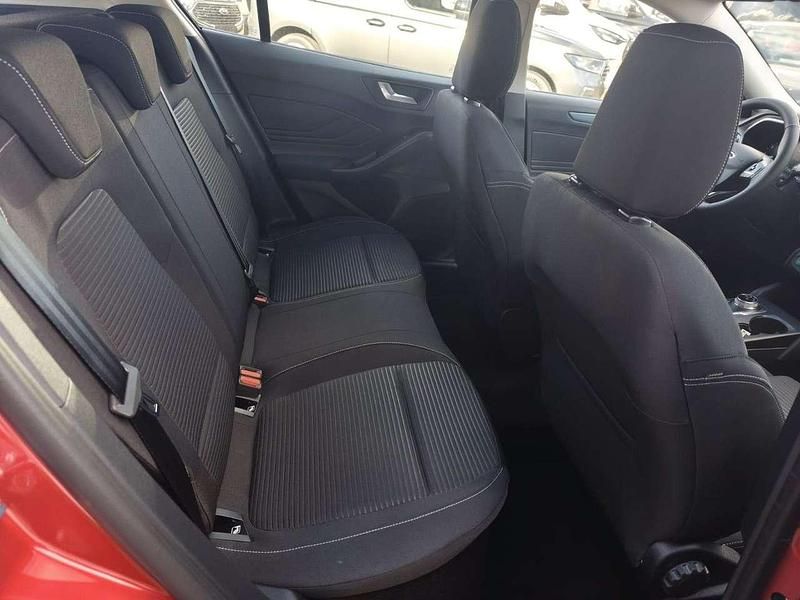 Neu Ford Focus Active 116 PS (85 kW) 2025 Fantasticrot metallic Limousine