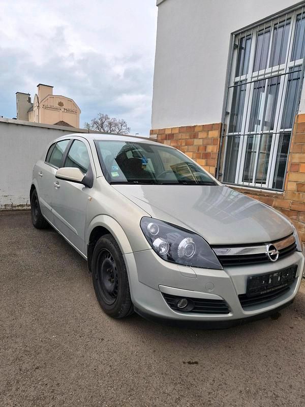 Gebraucht Opel Astra 105 PS (77 kW) 2004 Silber Kleinwagen