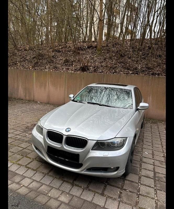 Gebraucht BMW 320 177 PS (130 kW) 2009 Grau Limousine