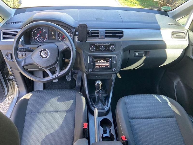 Gebraucht VW Caddy Maxi Highline 102 PS (75 kW) 2017 Silber Van / Kleinbus