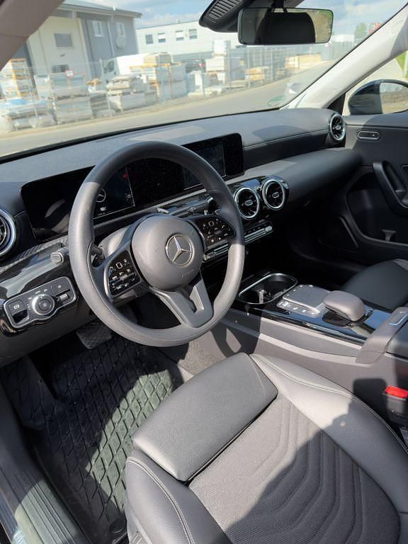 Gebraucht Mercedes A250 218 PS (160 kW) 2022 Schwarz Limousine