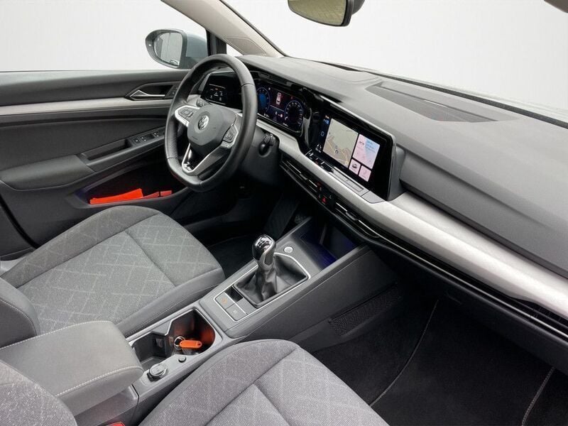 Gebraucht VW Golf VIII Life 131 PS (96 kW) 2021 Grau Kombi