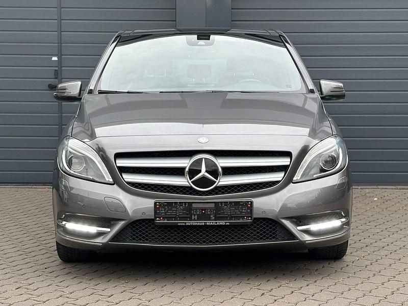 Gebraucht Mercedes B180 122 PS (89 kW) 2012 Grau Van / Kleinbus