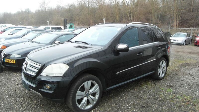 Schwarz Gebraucht 2009 Mercedes ML320 SUV | 8.750 € (Fairer Preis) - Bild 1/4