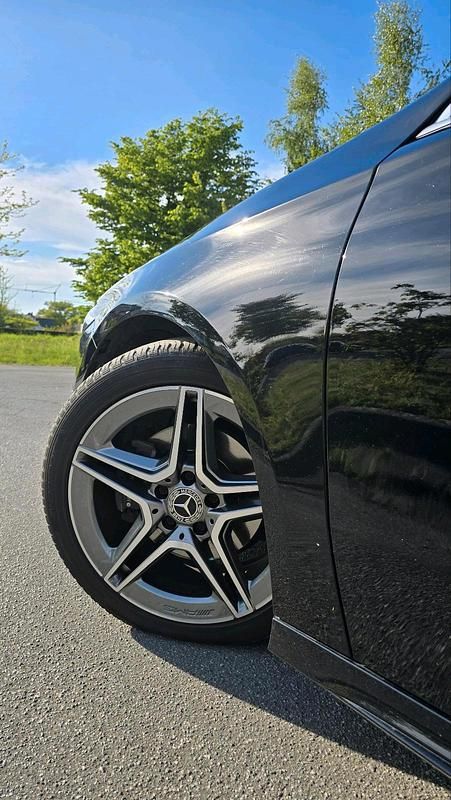 Gebraucht Mercedes A180 AMG line 136 PS (100 kW) 2020 Schwarz Kleinwagen