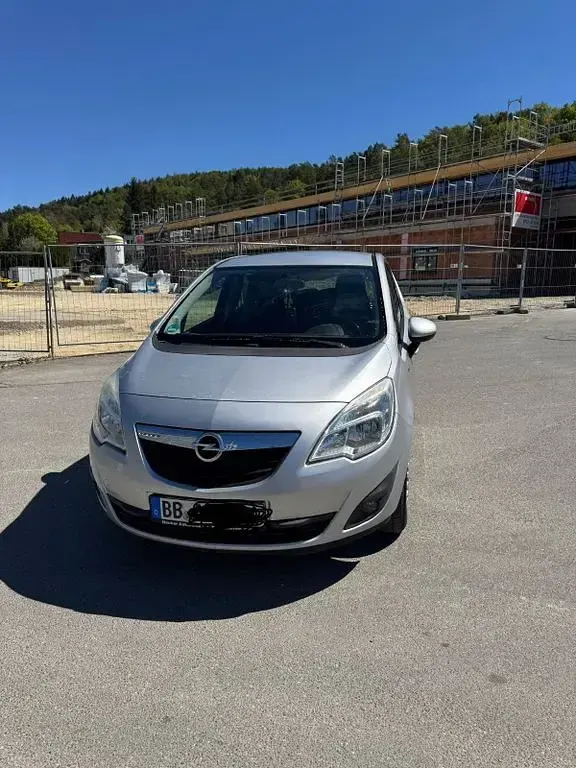 Gebraucht Opel Meriva 104 PS (76 kW) 2011 Silber Van / Kleinbus