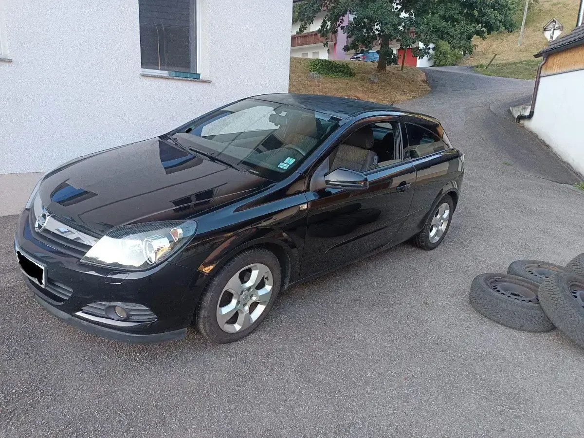 Gebraucht Opel Astra GTC Sport 125 PS (91 kW) 2006 Schwarz Limousine