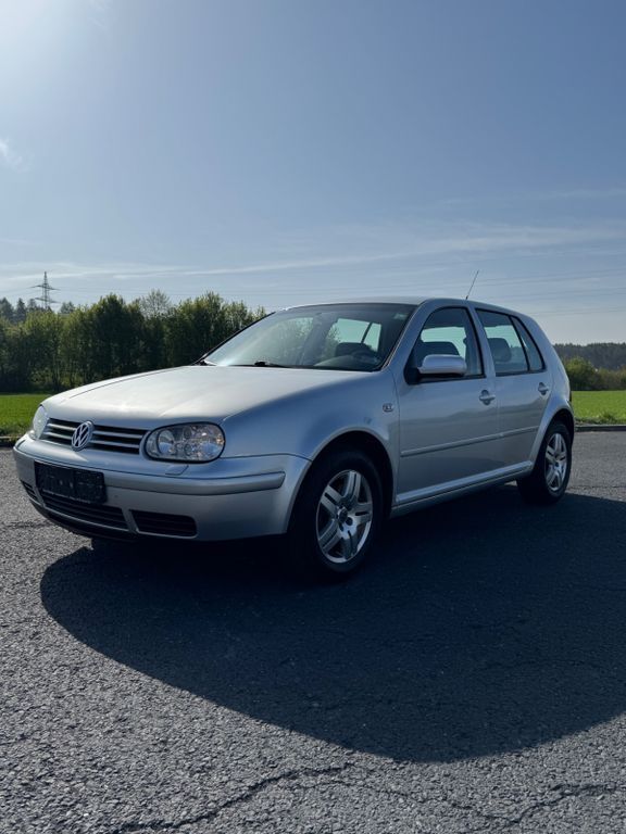 Silber Gebraucht 2002 VW Golf IV Highline Limousine | 6.950 € - Bild 1/4