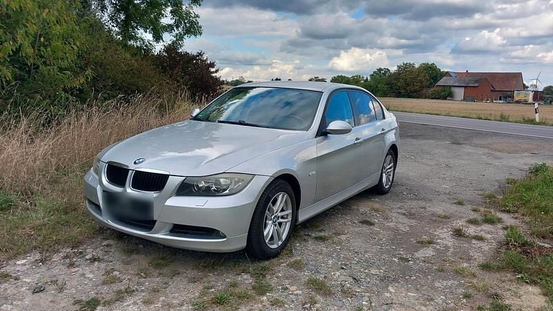 Gebraucht BMW 318 122 PS (89 kW) 2007 Silber Limousine